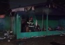 Botijão de gás provoca incêndio em moradia e pai sofre queimaduras ao resgatar filho