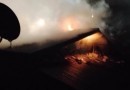 Bombeiros é acionado para atender ocorrência de incêndio que consumiu duas casas no Oeste de SC