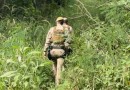 Homem invade casas, furta dinheiro, quebra vidro de carro e foge
