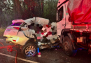 Colisão entre carro e carreta deixa 2 mortos na BR-153
