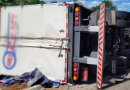 Carreta tomba após motorista perder o controle na SC-135 e acidente deixa dois mortos