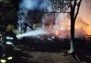 Incêndio destrói galpão com madeiras e maquinários