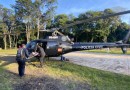 Criança de 7 anos é socorrida de helicóptero após ser atingida por poste em escola