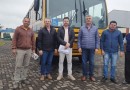 Prefeitura recebe ônibus para transporte escolar no município