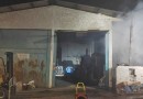 Incêndio atinge empresa de reciclagem e mobiliza bombeiros durante a madrugada