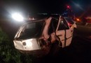 Carro capota na PR-566 e dois jovens ficam gravemente feridos