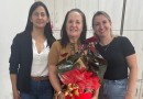 Guarujá do Sul homenageia servidora pela aposentadoria após anos dedicados à educação