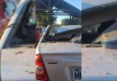 Caminhão que transportava casa se envolve em acidente e deixa um homem gravemente ferido