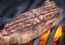 Mulher denuncia vizinho por fazer churrasco todos os dias