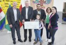 Cresol premia desenho vencedor do concurso para mascote da cooperativa