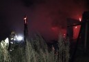Incêndio destrói casa de madeira desabitada