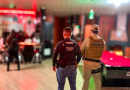 Dona de bar é presa por suposta exploração sexual de adolescente em SC