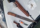 Dois homens são presos com armas de fogo e chassi do carro adulterado no Oeste de SC