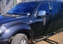 Criminosos disparam arma de fogo contra vítima durante roubo de caminhonete
