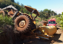 Condutor salta de trator antes de queda em barranco e fica ferido