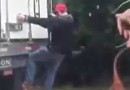 Homem é flagrado ‘pegando carona’ na traseira de carreta entre Maravilha e Iraceminha