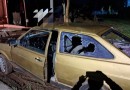 Homem embriagado destrói móveis, veículos e ameaça o próprio pai