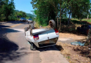 Idoso de 72 anos perde controle do veículo e capota em Riqueza