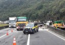 Caminhão tomba e motorista morre na BR-376, entre Paraná e Santa Catarina
