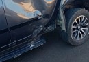 Colisão entre moto e caminhonete deixa homem ferido