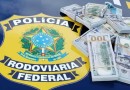 PRF apreende milhares de dólares escondidos em painel de carro conduzido por catarinense