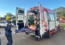 Mulher é encaminhada ao hospital após acidente de trânsito na Av. Arnaldo Busatto