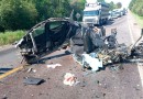 Motorista morre após colisão frontal entre veículo e carreta na BR-282