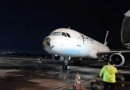 Tempestade de gelo destrói ‘nariz’ de avião ao sair do PR