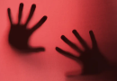 Casos de violência armada contra mulheres crescem 23% em um ano no Brasil, aponta pesquisa