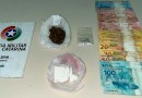 Dois homens foram flagrados cometendo crime de tráfico de drogas