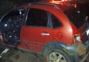 Carro sai da pista e bate contra barranco na SC-163