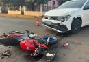 Acidente entre carro e moto deixa motociclista ferido