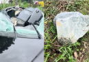 Pedra de 50 kg cai de caminhão, destrói teto de carro e deixa motorista gravemente ferida