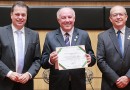 ALESC entrega Certificado de Responsabilidade Social para Sicoob São Miguel