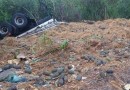 Motorista de 31 anos morre em capotamento de caminhão na BR-153
