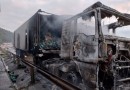 Incêndio afeta cabine de caminhão e deixa carga danificada na BR-101