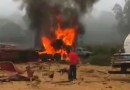 Carreta pega fogo após capotamento na SC 161