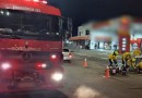 Motociclista sofre fratura exposta após colisão com carro no Centro