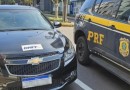 Homem é preso após colar adesivo do DNIT no carro e tentar furar bloqueio para ir a um churrasco