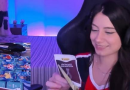 Streamer rasga figurinha raríssima da Copa após desafio online