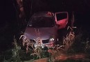 Veículo sai da pista e capota na PR 180. Duas pessoas feridas