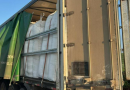 Caminhão com 22 bags de plástico picado é apreendido por suspeita de contrabando