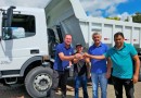 Município recebe novo caminhão caçamba para reforçar setor rodoviário