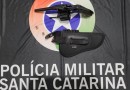 Homem que apontava arma para fora de veículo é preso