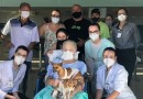 Paciente em cuidados paliativos revê cachorrinhos de estimação