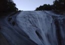 Homem escorrega em cachoeira e cai de altura de 60 metros em SC