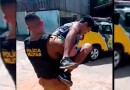Homem diz para policial que só vai preso se fosse carregado
