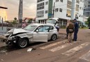 Colisão entre dois carros mobiliza equipes de resgate no centro