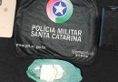 Homem esconde cocaína dentro de tênis e é preso por Tráfico de Drogas