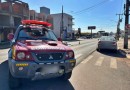 Mulher fica ferida em colisão entre carro e moto na Waldemar Rangrab